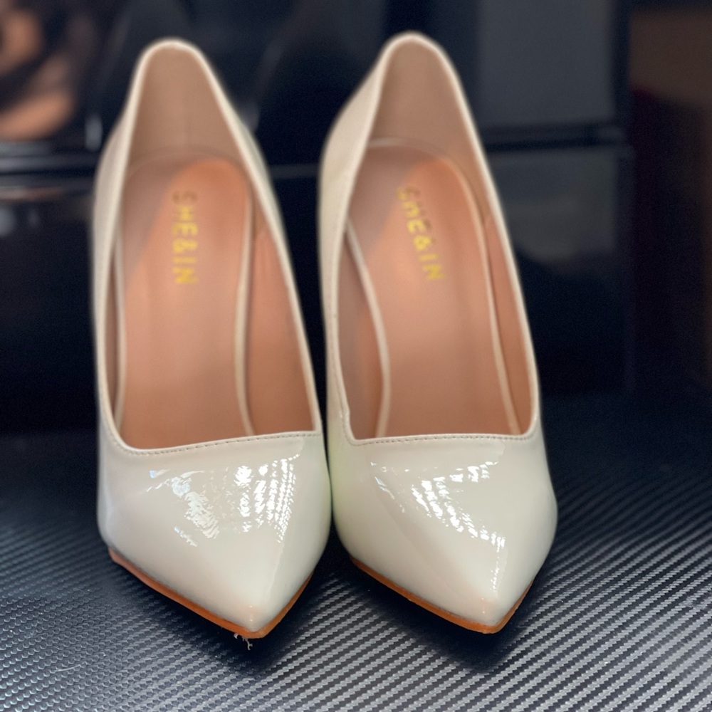 White Close toe stiletto heels